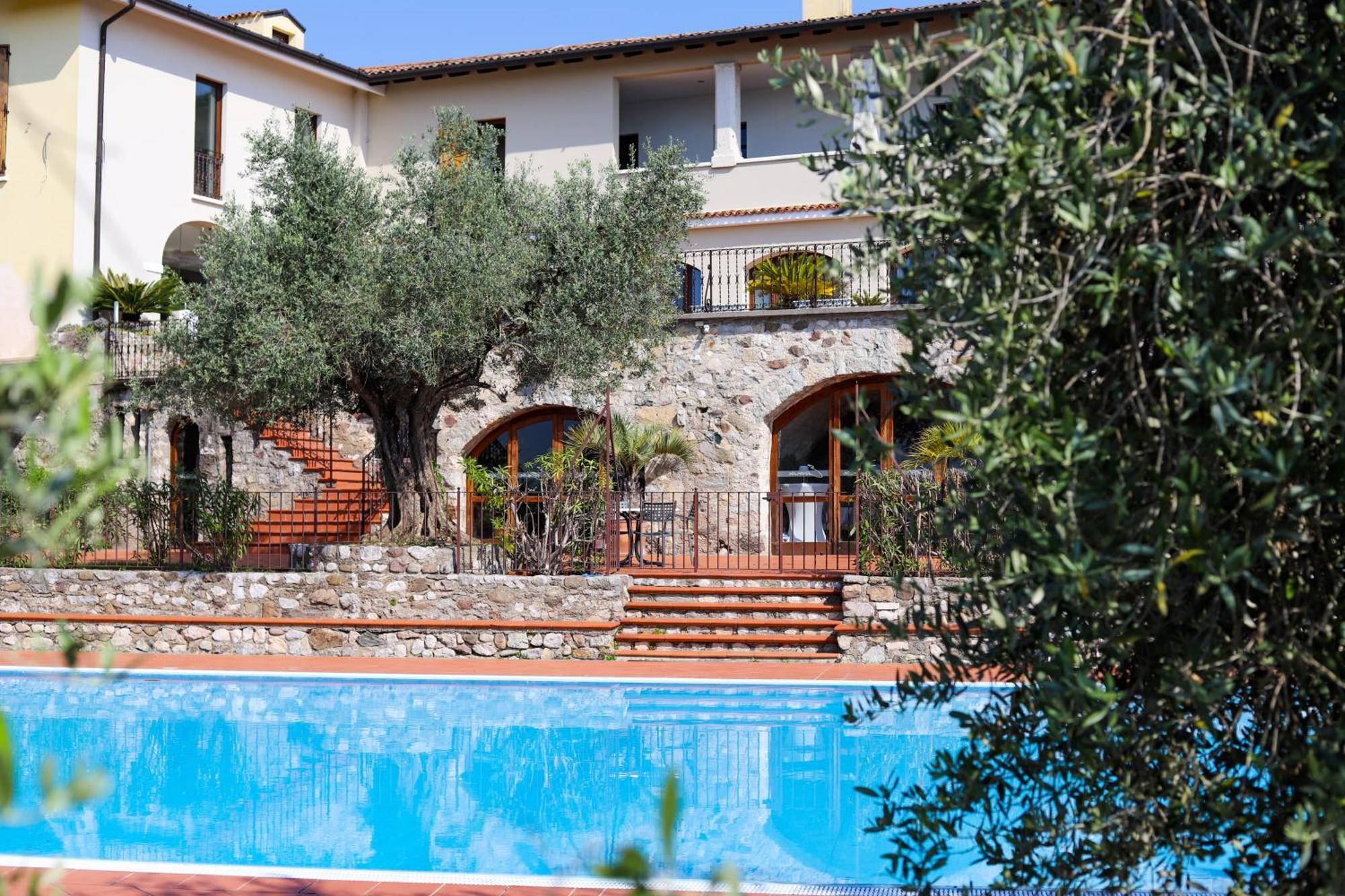 San Rocco Relais Aparthotel Soiano Del Lago Exterior foto
